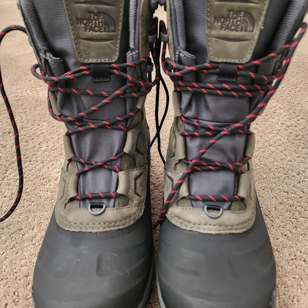 The North Face Men's Chilkat 400 Hiking Winter Boots